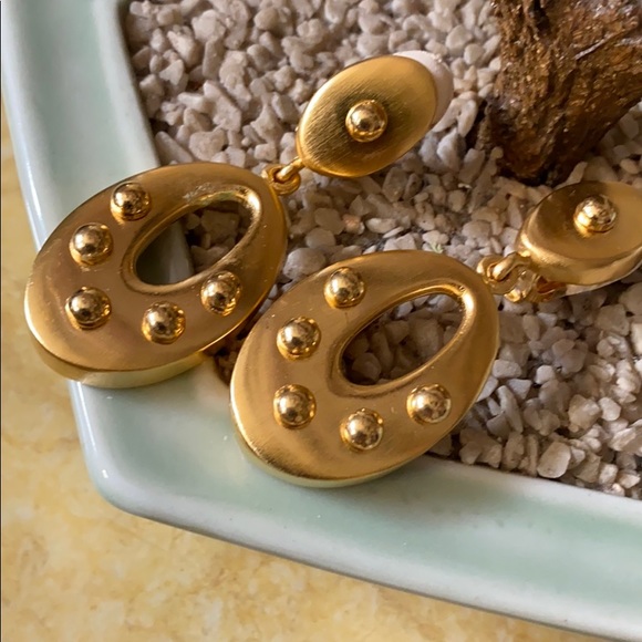 Vintage Paris Essex earring - Picture 2 of 6